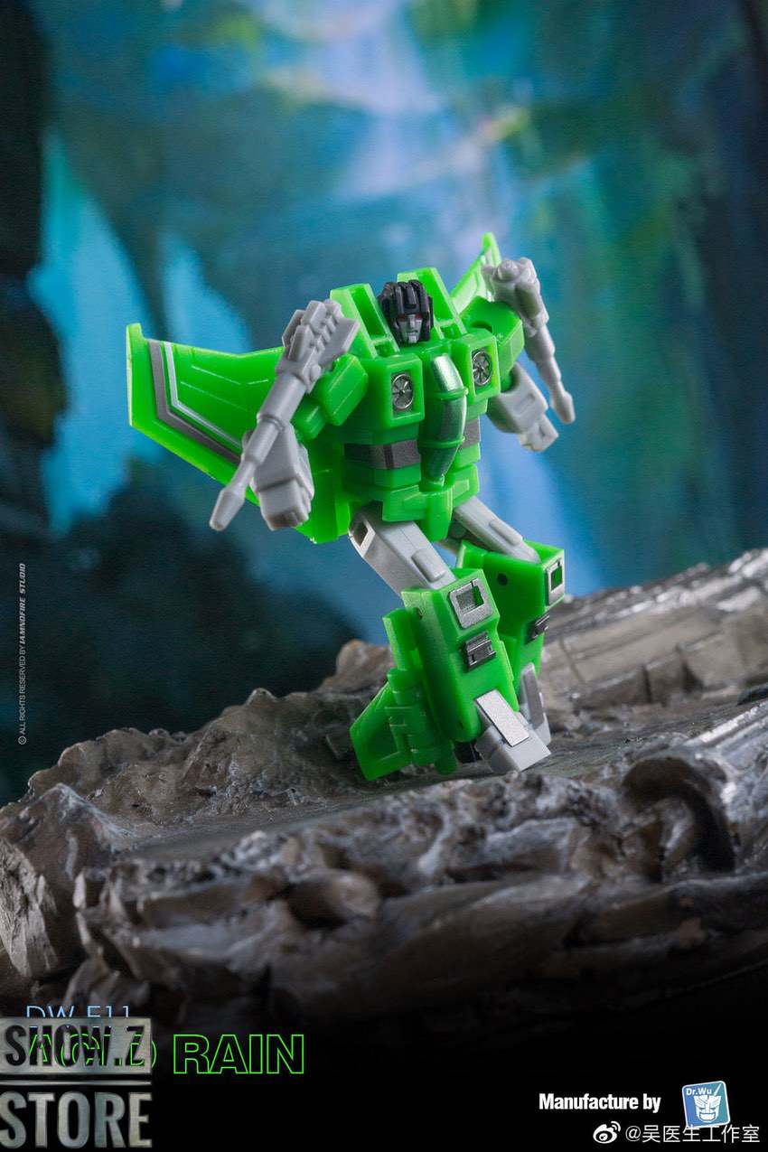 Dr.Wu Seaspray green Acid Storm black robot side angle Dr.Wu Seaspray green Acid Storm black robot side angle
