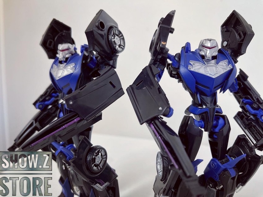 Galaxy Mob Vehicon with raised arms and wheels display Galaxy Mob Vehicon with raised arms and wheels display