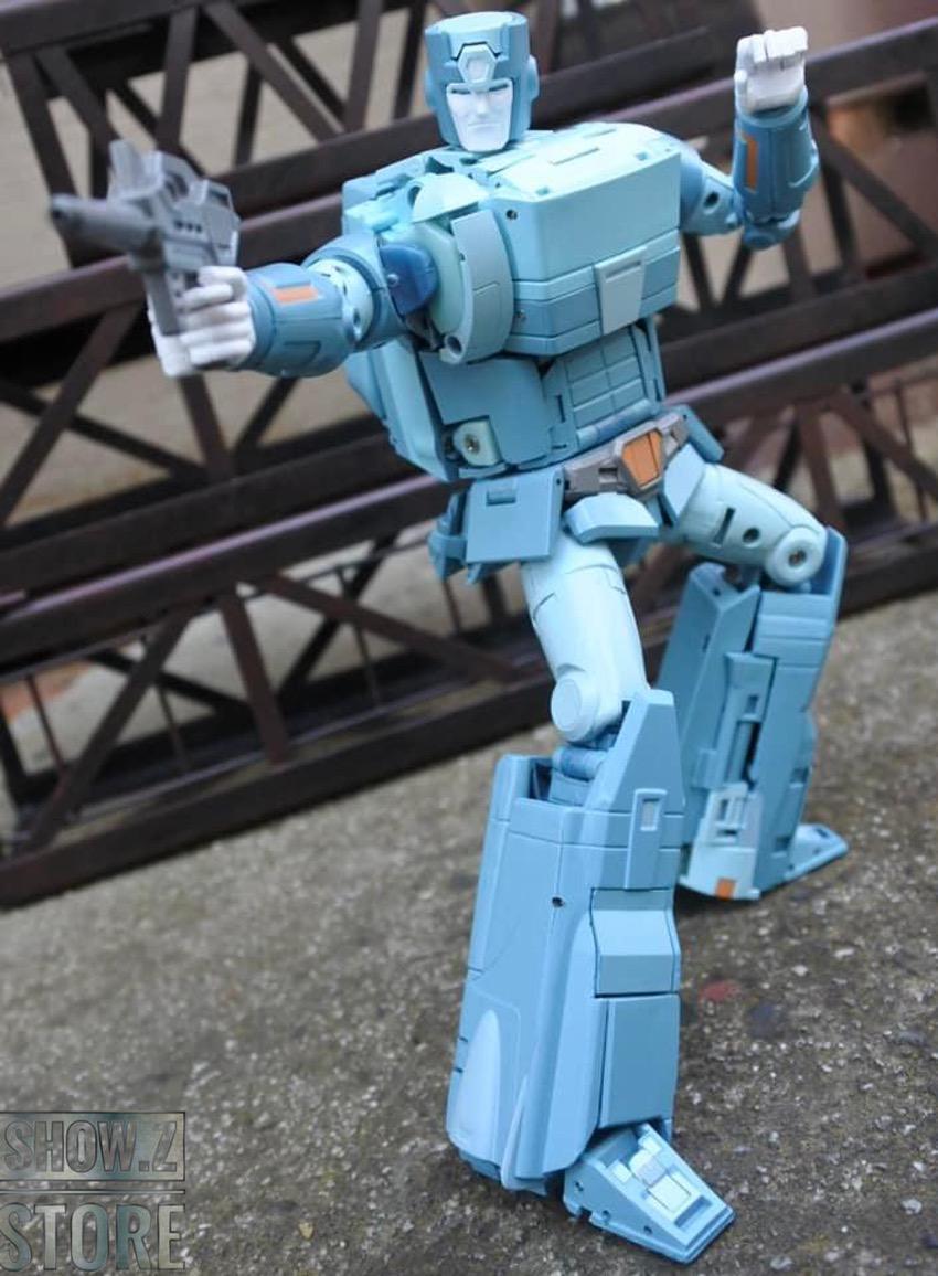Light blue autobot with interchangeable weapon attachment Light blue autobot with interchangeable weapon attachment