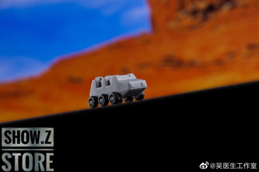 Dr.Wu Roller Prime Commander Optimus Prime grey truck form Dr.Wu Roller Prime Commander Optimus Prime grey truck form