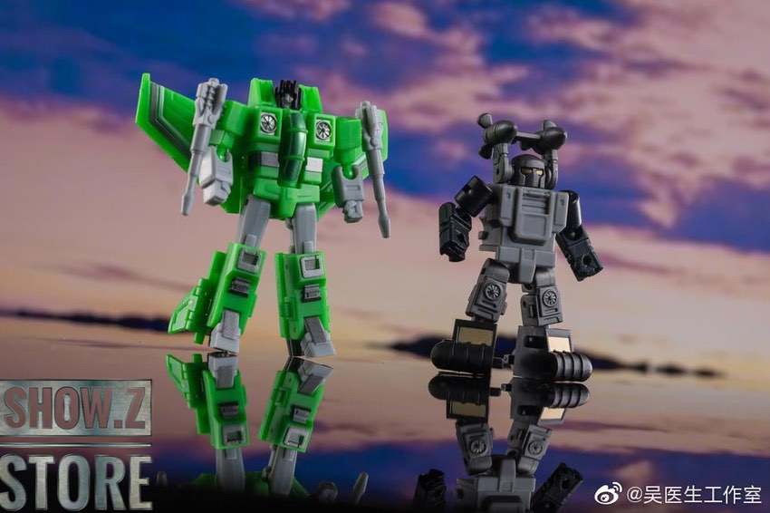 Dr.Wu Seaspray Acid Storm green black robot standing pair Dr.Wu Seaspray Acid Storm green black robot standing pair