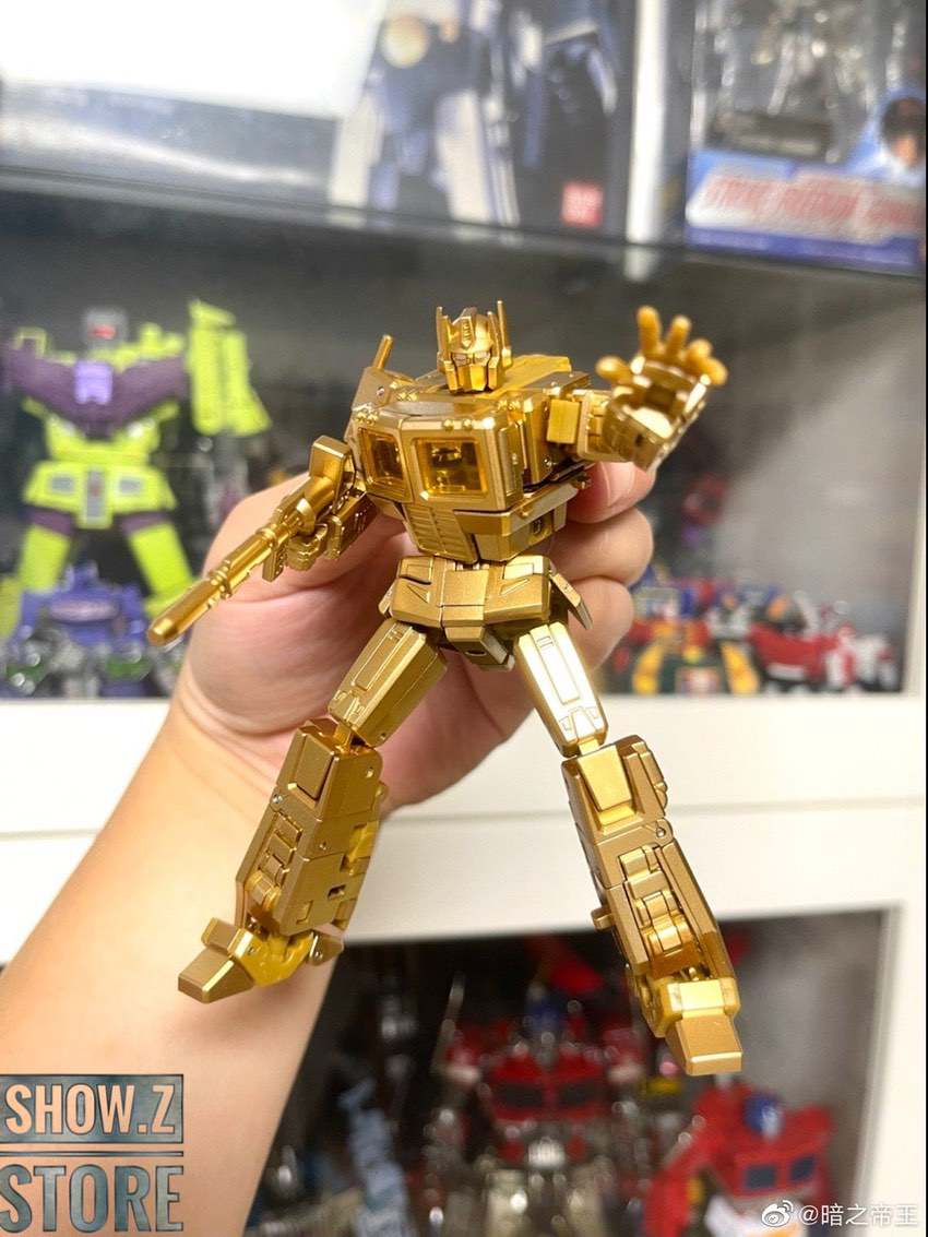 Newage Optimus Prime gold metallic detailed armor articulation display Newage Optimus Prime gold metallic detailed armor articulation display