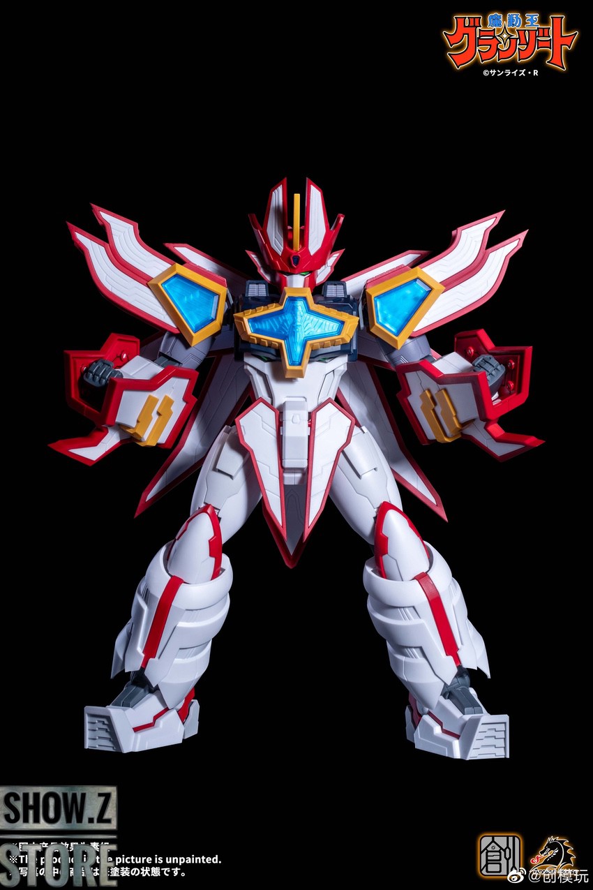 Granzort model kit with extended red and white wings Granzort model kit with extended red and white wings