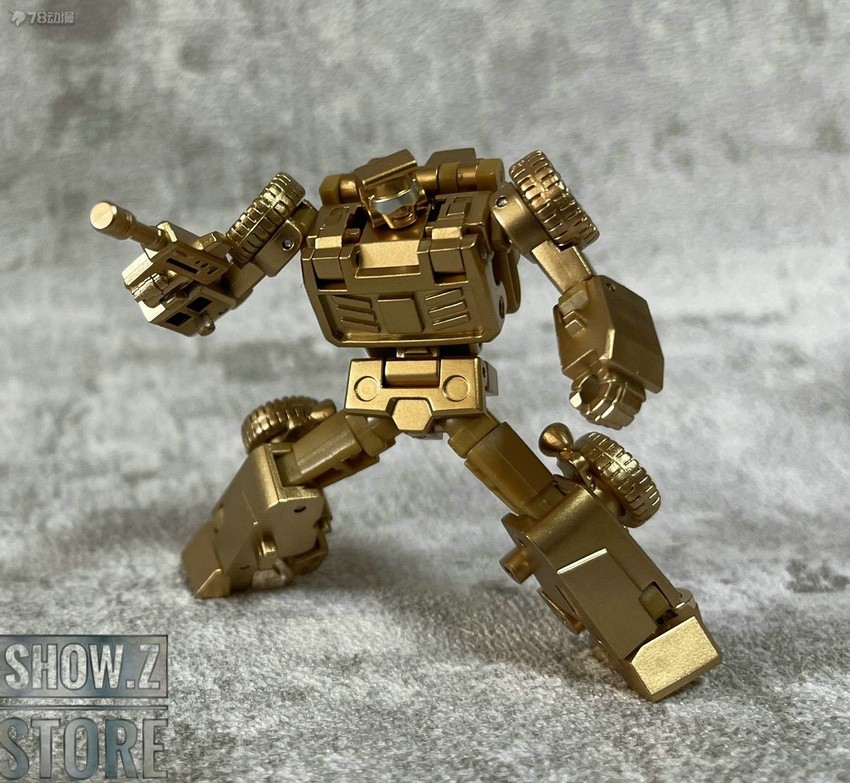 Newage Beachcomber Golden Lagoon action pose extended arms weapons Newage Beachcomber Golden Lagoon action pose extended arms weapons