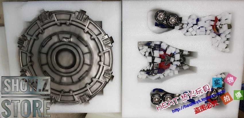 HEAT Studio DOTM Optimus Prime statue LED light front view HEAT Studio DOTM Optimus Prime statue LED light front view