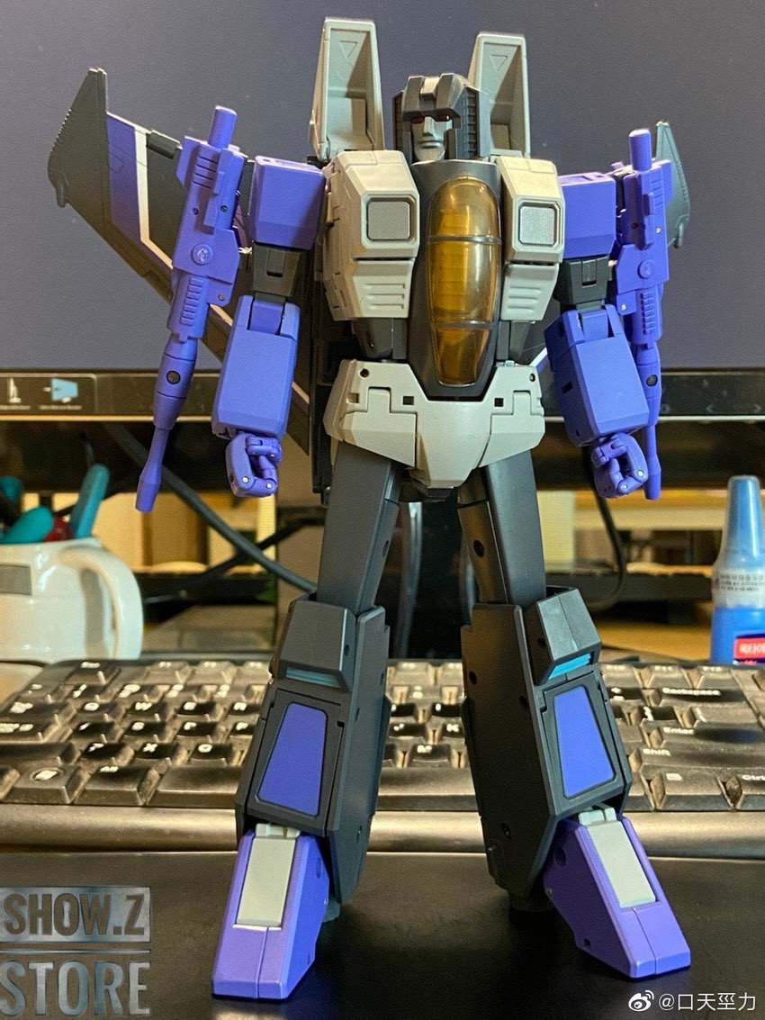 Eagle Skywarp robot mode arms extended display pose Eagle Skywarp robot mode arms extended display pose