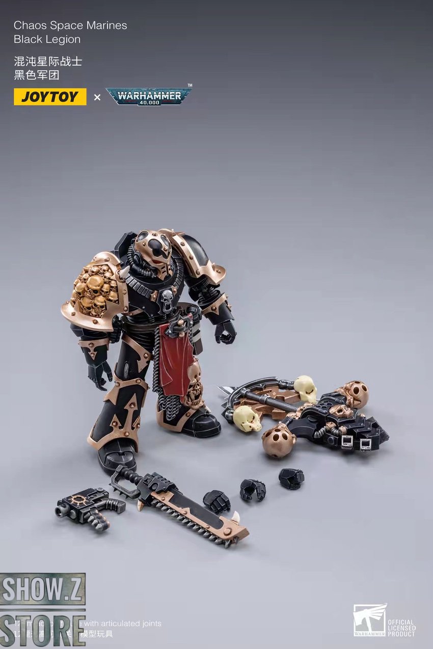 Chaos Space Marine trio varied weapons armor configurations display Chaos Space Marine trio varied weapons armor configurations display