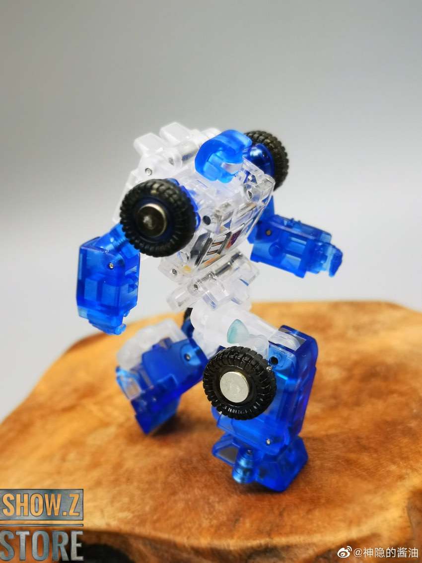 Newage Beachcomber Transparent turquoise robot mode action pose Newage Beachcomber Transparent turquoise robot mode action pose