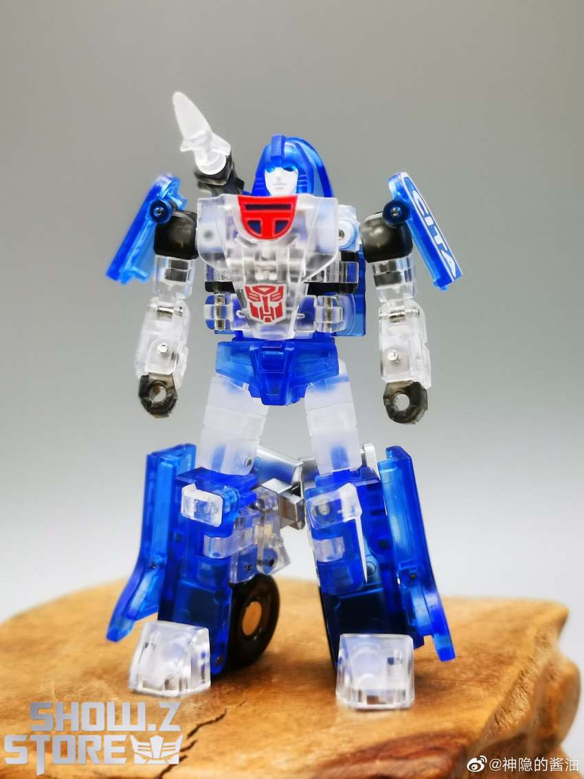 NewAge Shean Mirage clear translucent version robot stance NewAge Shean Mirage clear translucent version robot stance