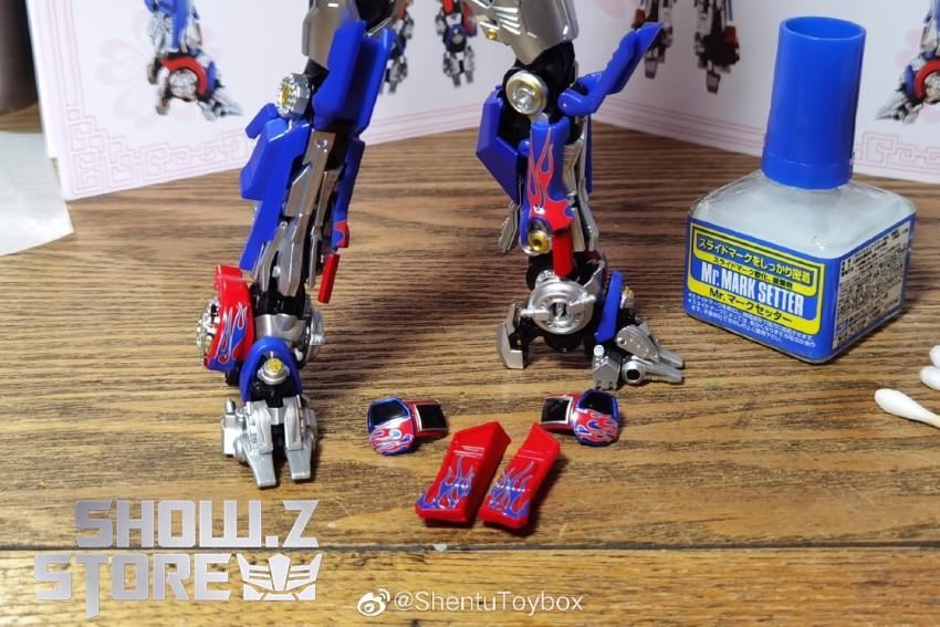 Figure with accessories and alternative parts Figure with accessories and alternative parts