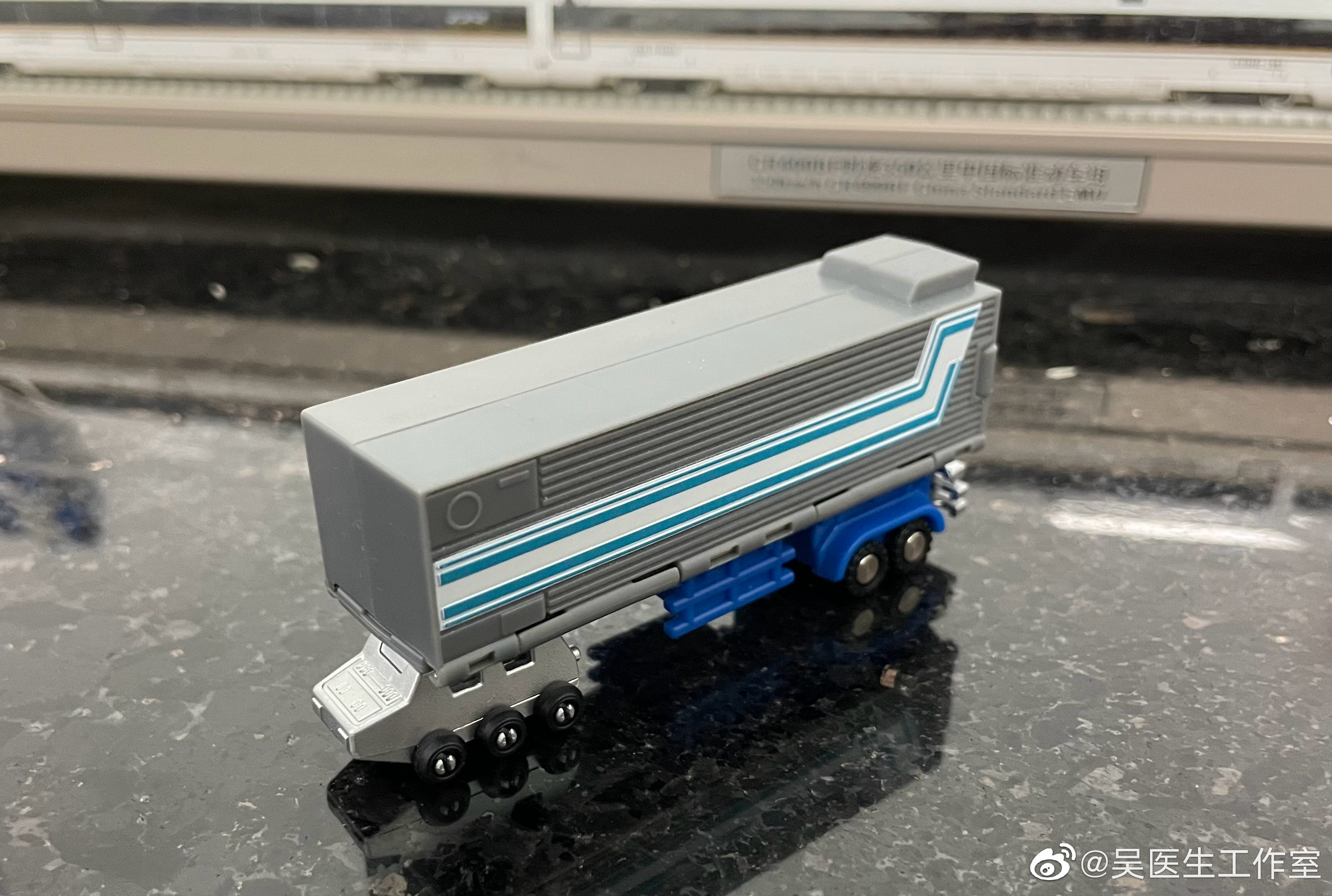 Dr.Wu Prime Commander truck alt mode side view display Dr.Wu Prime Commander truck alt mode side view display