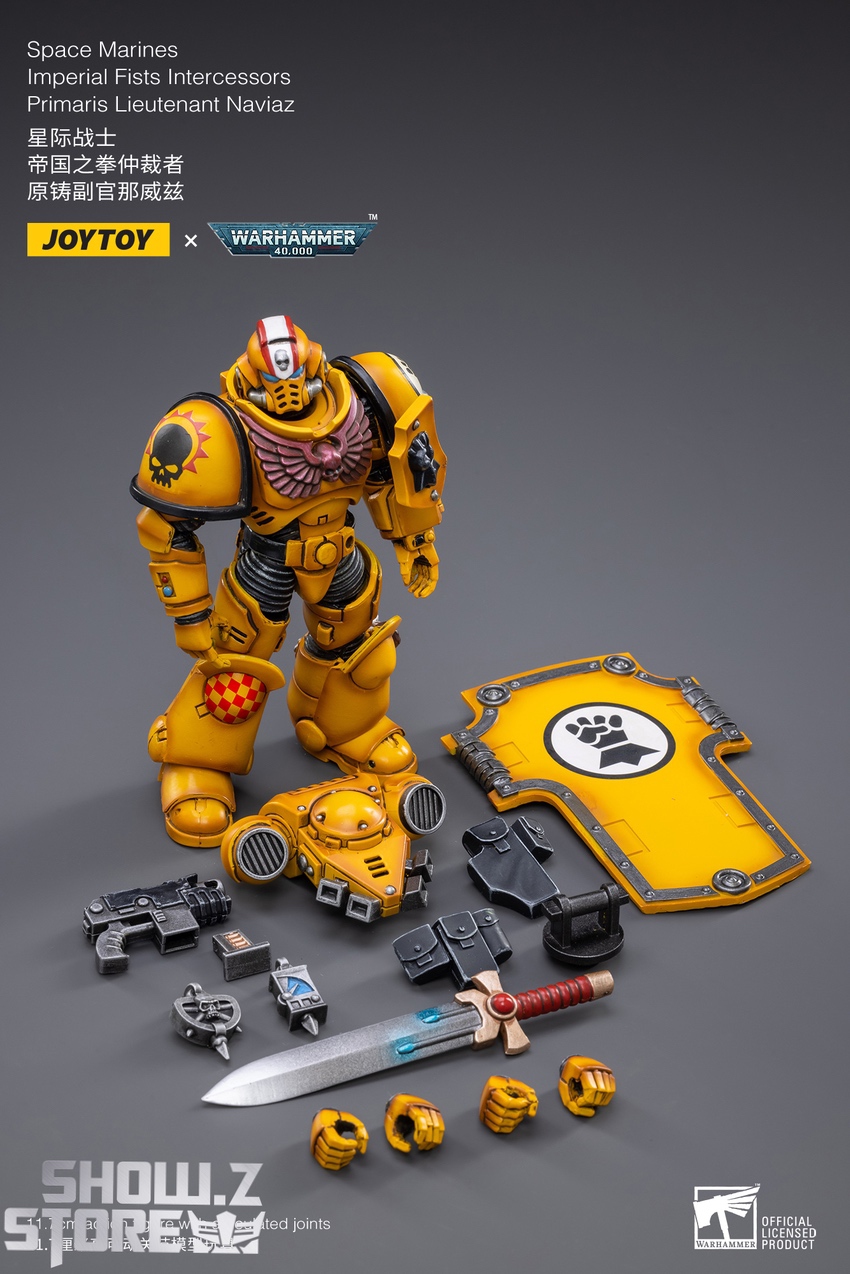JoyToy Imperial Fists Lieutenant Naviaz detail close-up display JoyToy Imperial Fists Lieutenant Naviaz detail close-up display