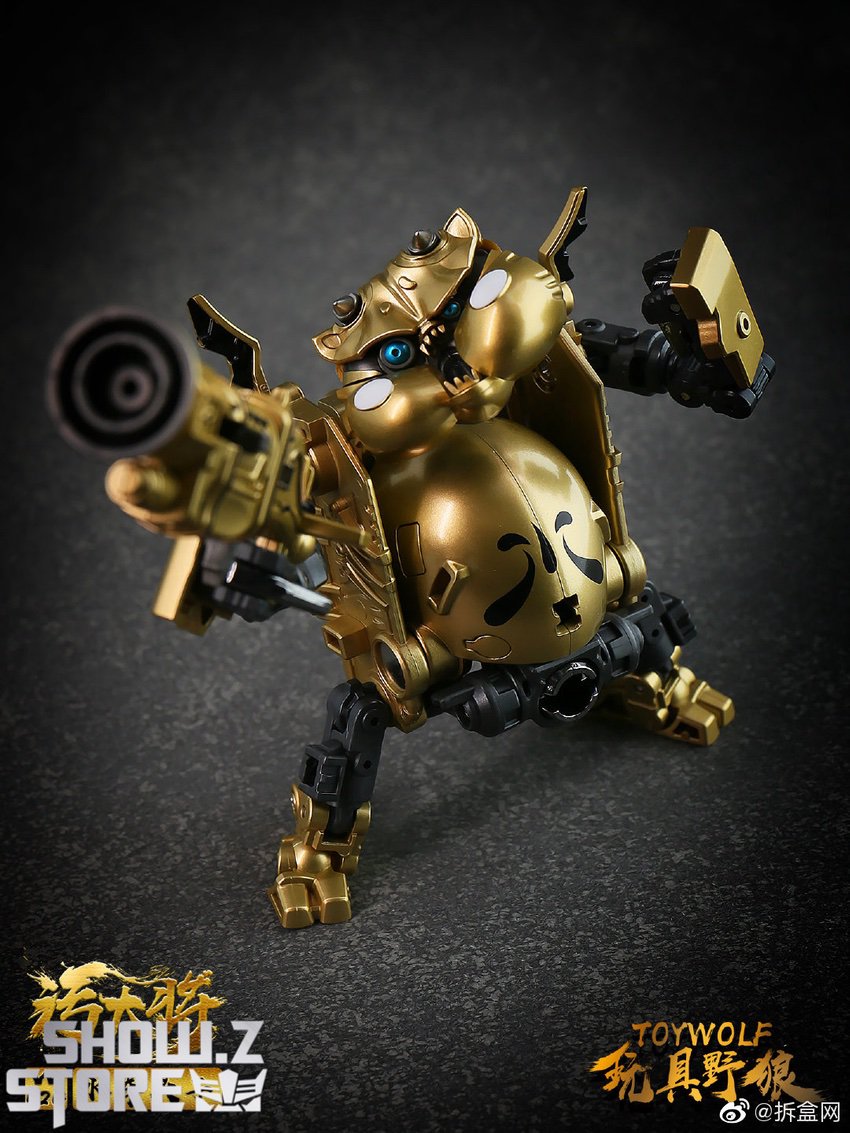 Water Man Golden Version front-facing stance extended arms display Water Man Golden Version front-facing stance extended arms display