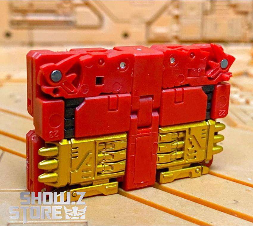 DS-02 red lion deformation gold metallic armor details side DS-02 red lion deformation gold metallic armor details side