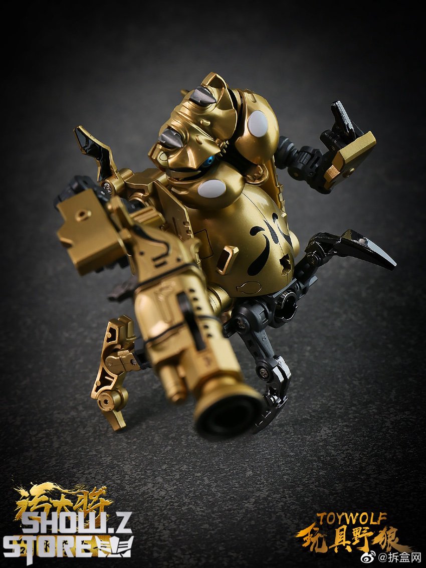 Water Man Golden Version action pose dynamic leg positioning Water Man Golden Version action pose dynamic leg positioning