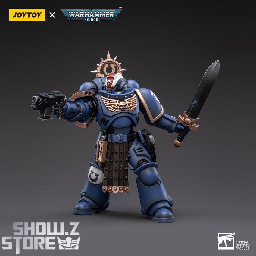 JoyToy Ultramarines Primaris Lieutenant Amulius posed armor display JoyToy Ultramarines Primaris Lieutenant Amulius posed armor display
