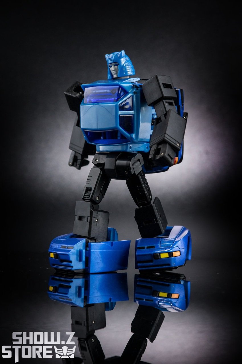 Blue Cliffjumper robot with white armor Blue Cliffjumper robot with white armor