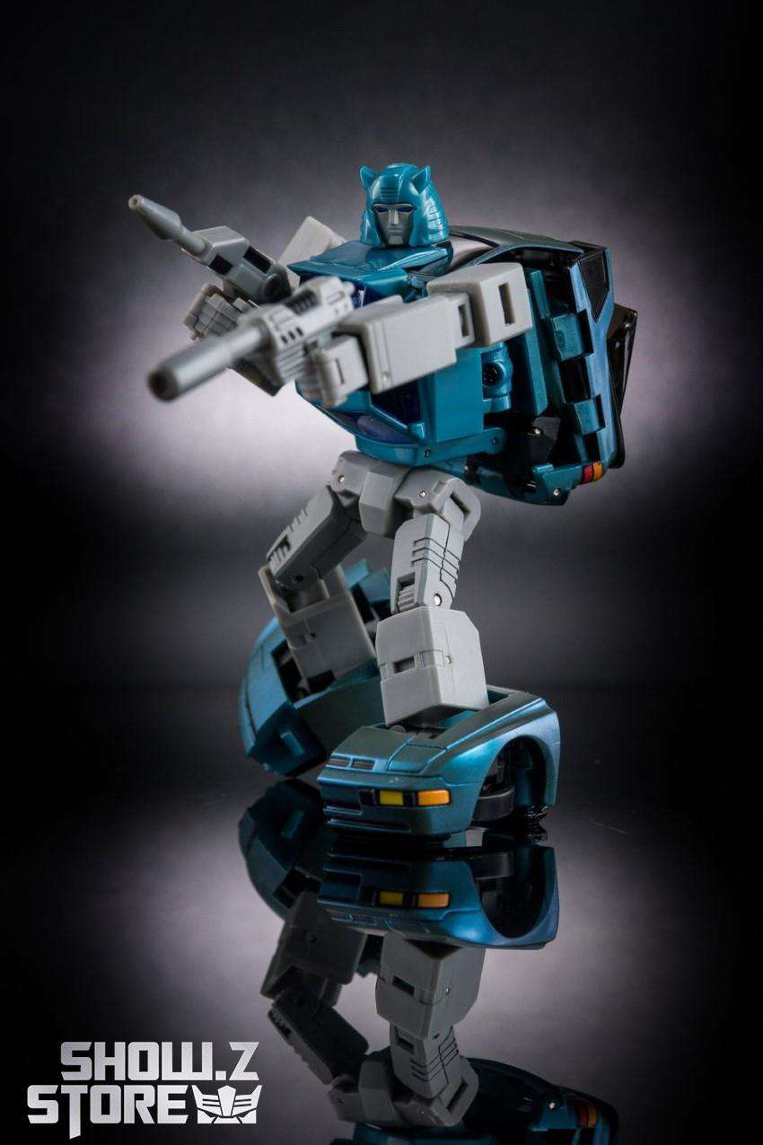 XTransbots Cliffjumper Botcon articulated robot pose arms extended XTransbots Cliffjumper Botcon articulated robot pose arms extended