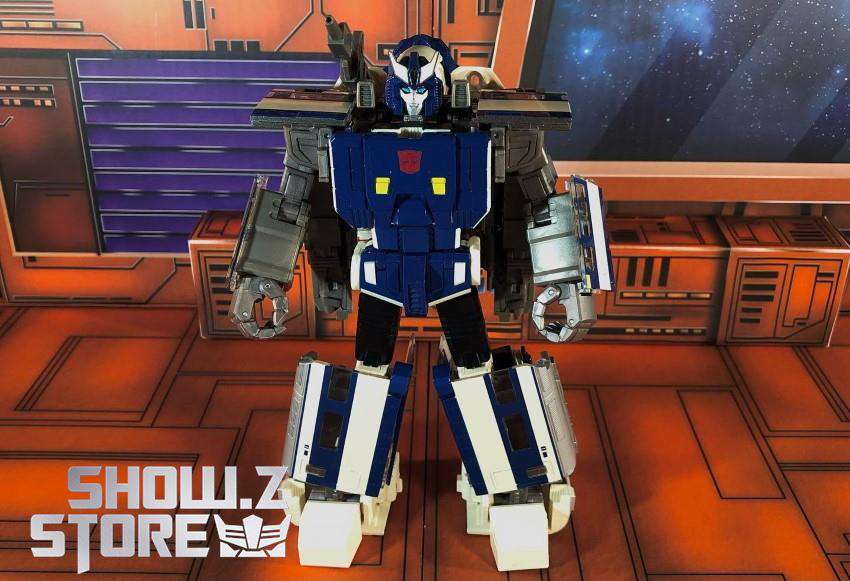 Takara Tomy MPG-01 Shouki blue white robot standing pose Takara Tomy MPG-01 Shouki blue white robot standing pose