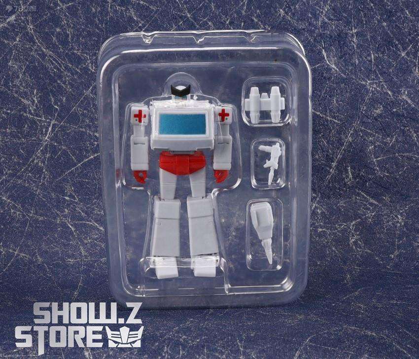Magic Square Ryu Ratchet blue white robot side stance Magic Square Ryu Ratchet blue white robot side stance
