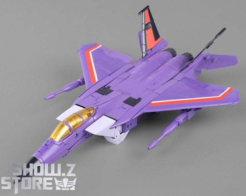 MakeToys Skyclone Hotlink robot mid-transformation holding weapons MakeToys Skyclone Hotlink robot mid-transformation holding weapons