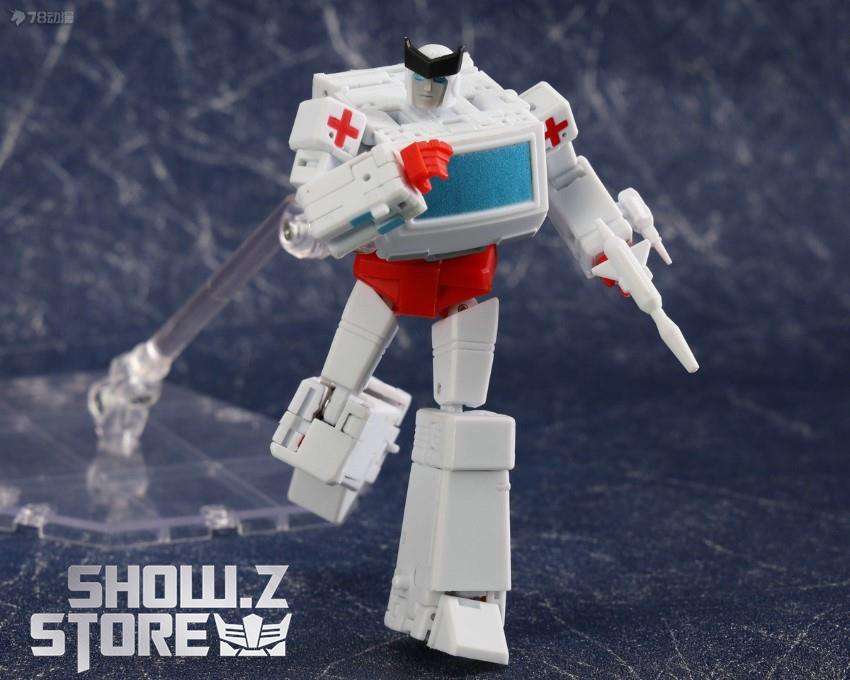 Magic Square Ryu Ratchet blue white robot action pose Magic Square Ryu Ratchet blue white robot action pose