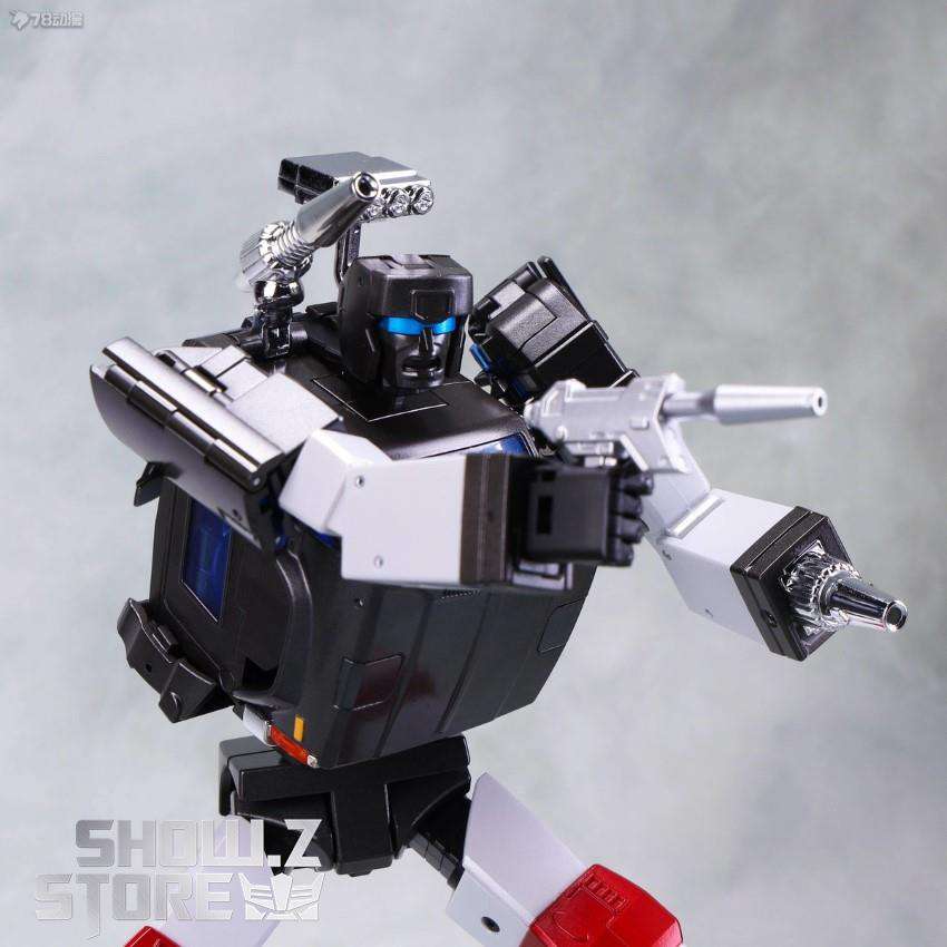 FansToys FT-25 Outrider white black robot elevated tactical pose display FansToys FT-25 Outrider white black robot elevated tactical pose display
