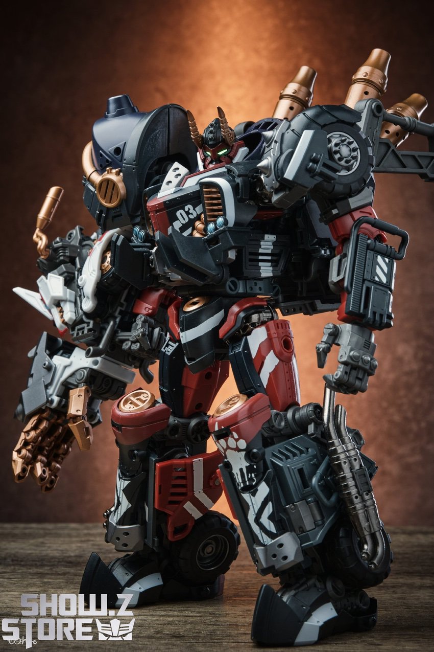 Toys Alliance Ursus Guard armor walking forward stance display Toys Alliance Ursus Guard armor walking forward stance display