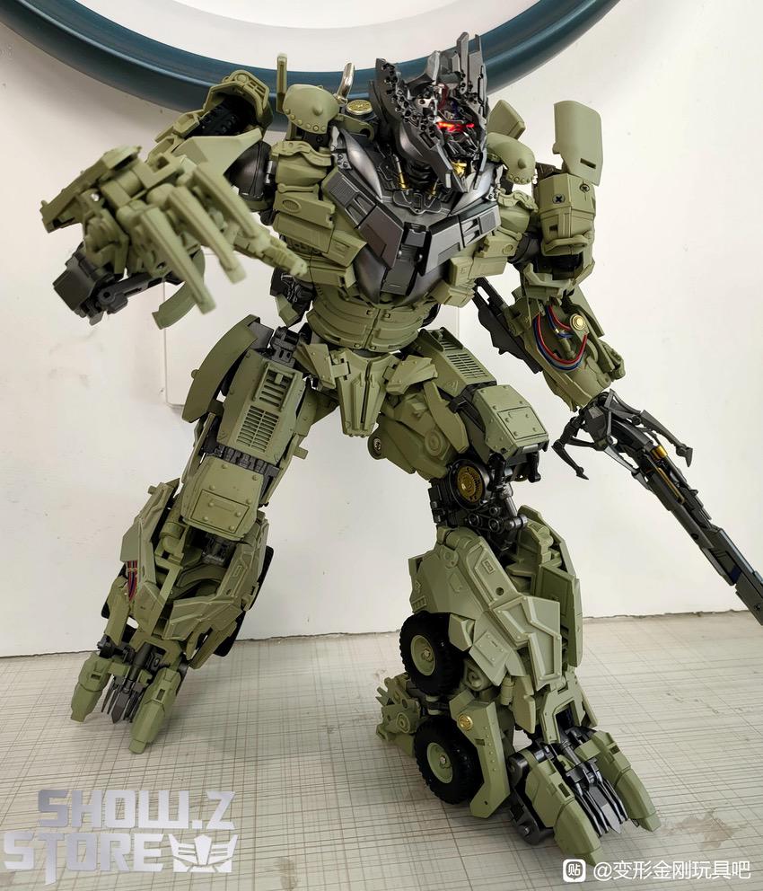Advanced robot with integrated weapon systems and armor Advanced robot with integrated weapon systems and armor