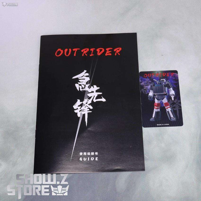 FansToys FT-25 Outrider Trailbreaker black purple white robot standing pose FansToys FT-25 Outrider Trailbreaker black purple white robot standing pose