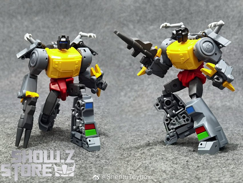 NewAge H44 Ymir Grimlock yellow black robot articulated standing pose NewAge H44 Ymir Grimlock yellow black robot articulated standing pose