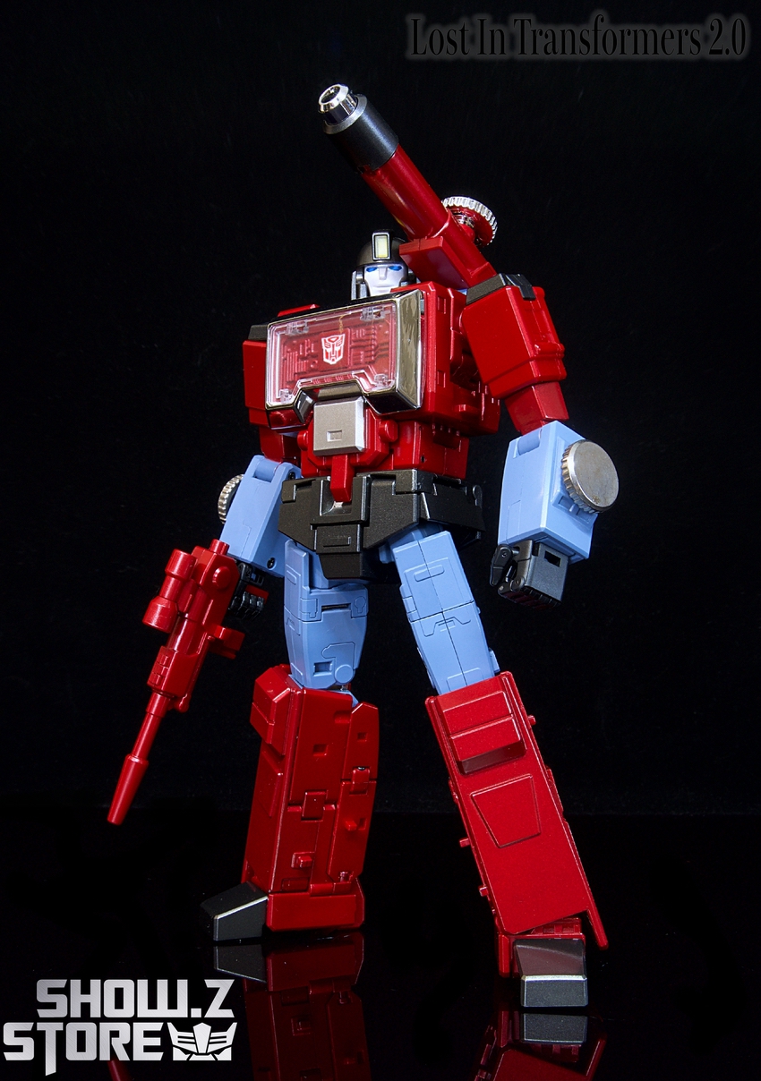 FansToys Tesla Perceptor in dynamic combat ready stance FansToys Tesla Perceptor in dynamic combat ready stance