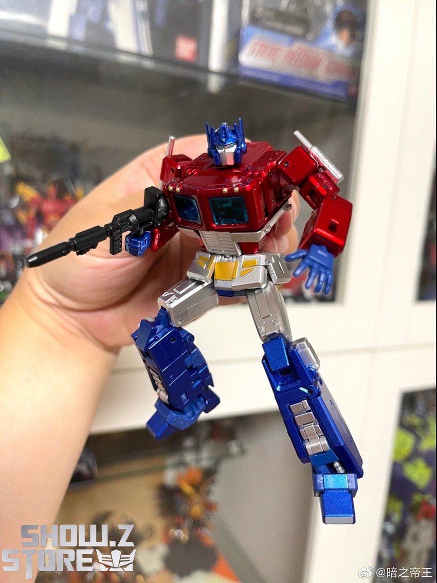 H27M David Prime yellow orange weapon hand pose detail H27M David Prime yellow orange weapon hand pose detail