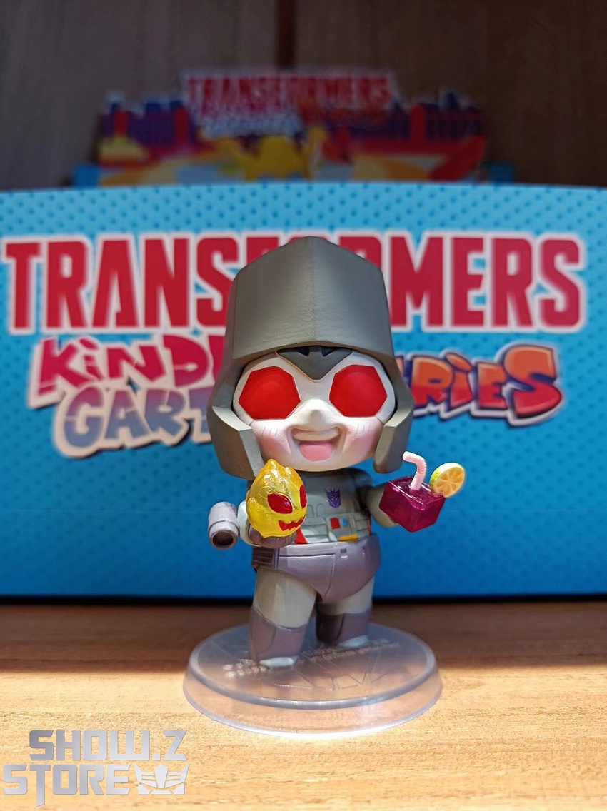 Gray helmet Transformers Kindergarten character red eyes holding accessories Gray helmet Transformers Kindergarten character red eyes holding accessories
