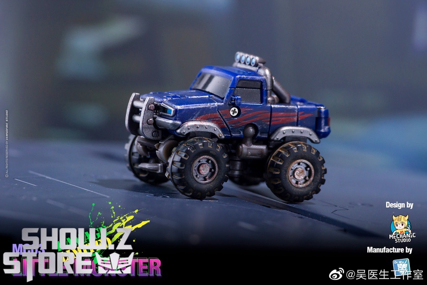 Wheelie Damaged Version truck robot side profile weapons display Wheelie Damaged Version truck robot side profile weapons display