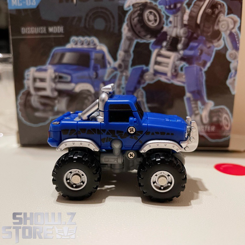 Dr.Wu Mechanic Studio Wheelie blue mini truck robot scaled Dr.Wu Mechanic Studio Wheelie blue mini truck robot scaled