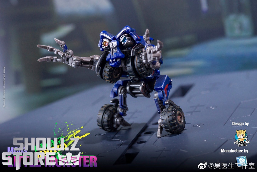 Wheelie robot damaged version exposed inner mechanisms display Wheelie robot damaged version exposed inner mechanisms display
