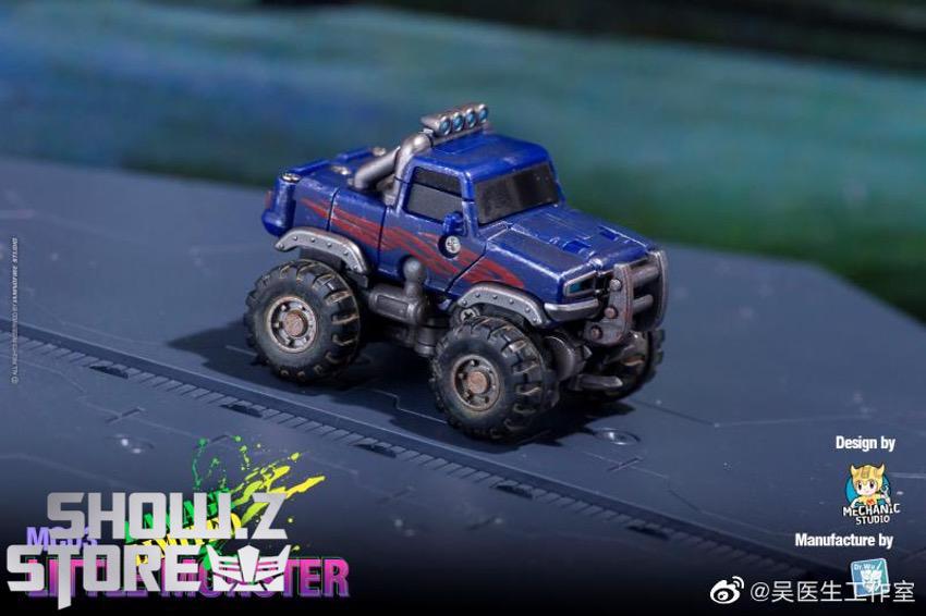 Dr.Wu MC03 Wheelie Damaged Version blue truck robot side angle Dr.Wu MC03 Wheelie Damaged Version blue truck robot side angle