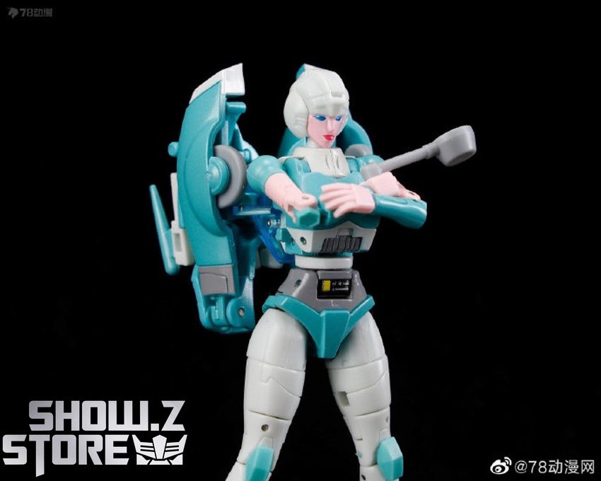 Arcee female robot turquoise white cannon weapon pose display Arcee female robot turquoise white cannon weapon pose display