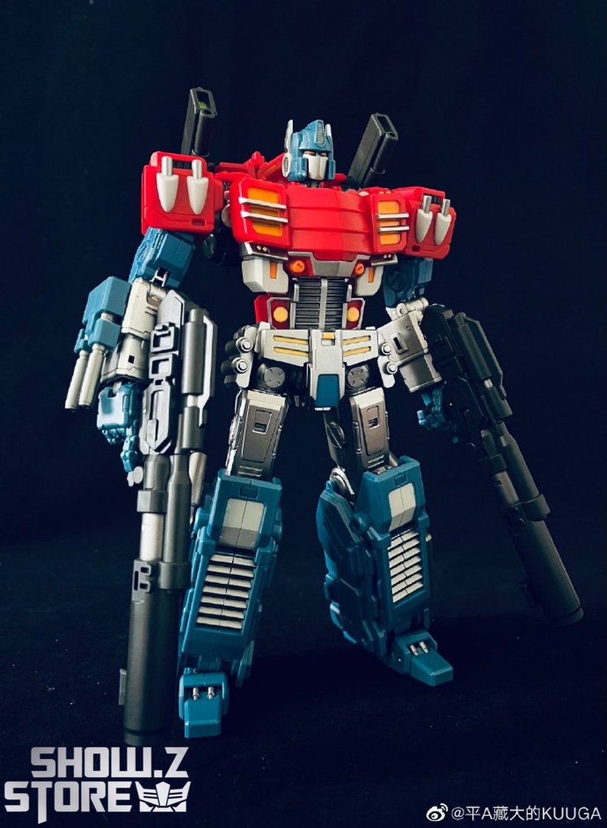 MMC Optus Prominon Commander robot standing weapons display MMC Optus Prominon Commander robot standing weapons display