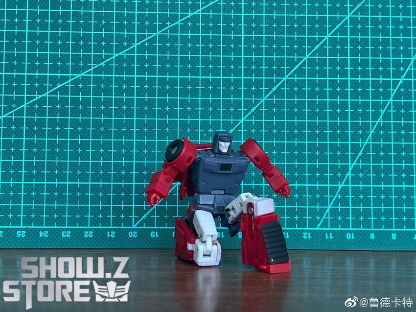 Magic Square MS-B50 Windcharger red robot front standing pose Magic Square MS-B50 Windcharger red robot front standing pose