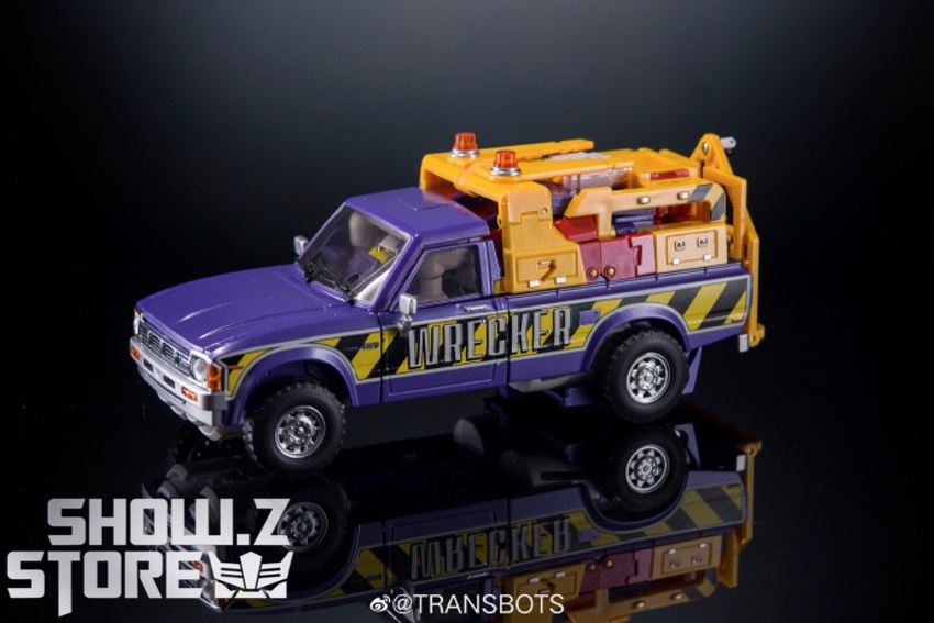 Paean Hoist Diamond Blue robot truck side transformation pose Paean Hoist Diamond Blue robot truck side transformation pose
