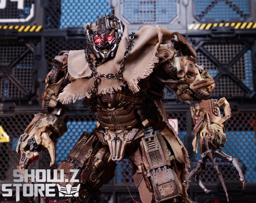 R-05 Megatron desert version standing pose armed weapons display R-05 Megatron desert version standing pose armed weapons display