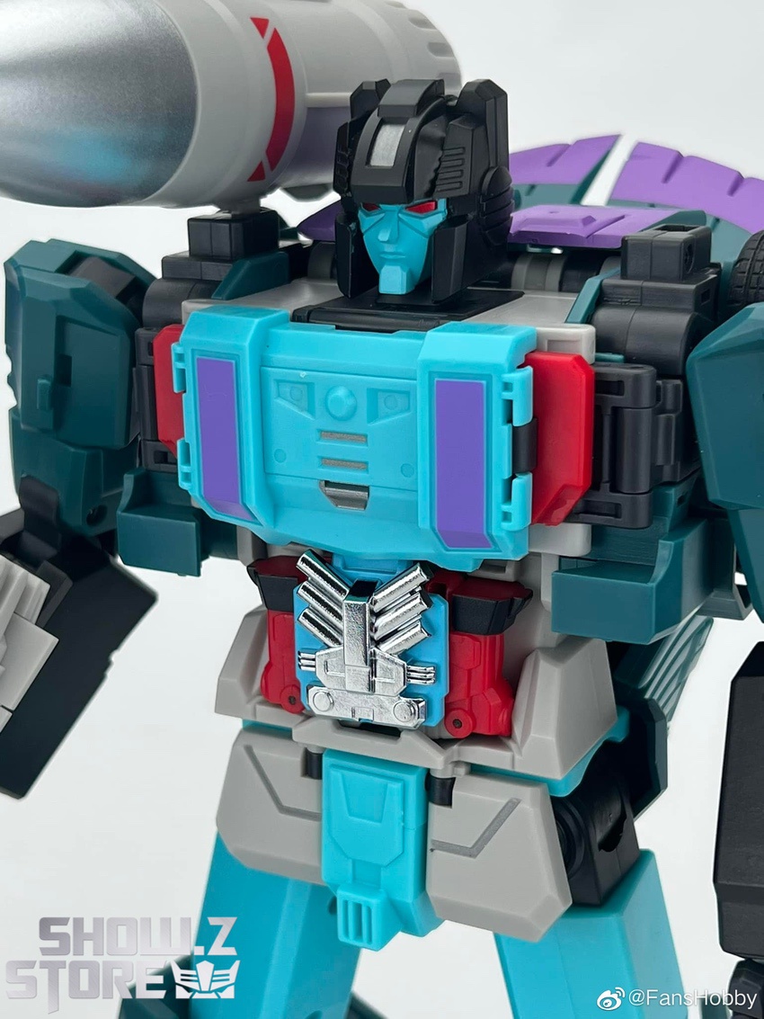 FansHobby Doubledealer teal purple robot close-up detail view FansHobby Doubledealer teal purple robot close-up detail view