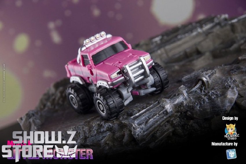 Dr.Wu MC03 Wheelie pink truck log terrain display pose Dr.Wu MC03 Wheelie pink truck log terrain display pose
