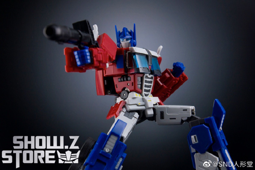 SND-08 Optimus Prime IDW side angle weapon detail display SND-08 Optimus Prime IDW side angle weapon detail display