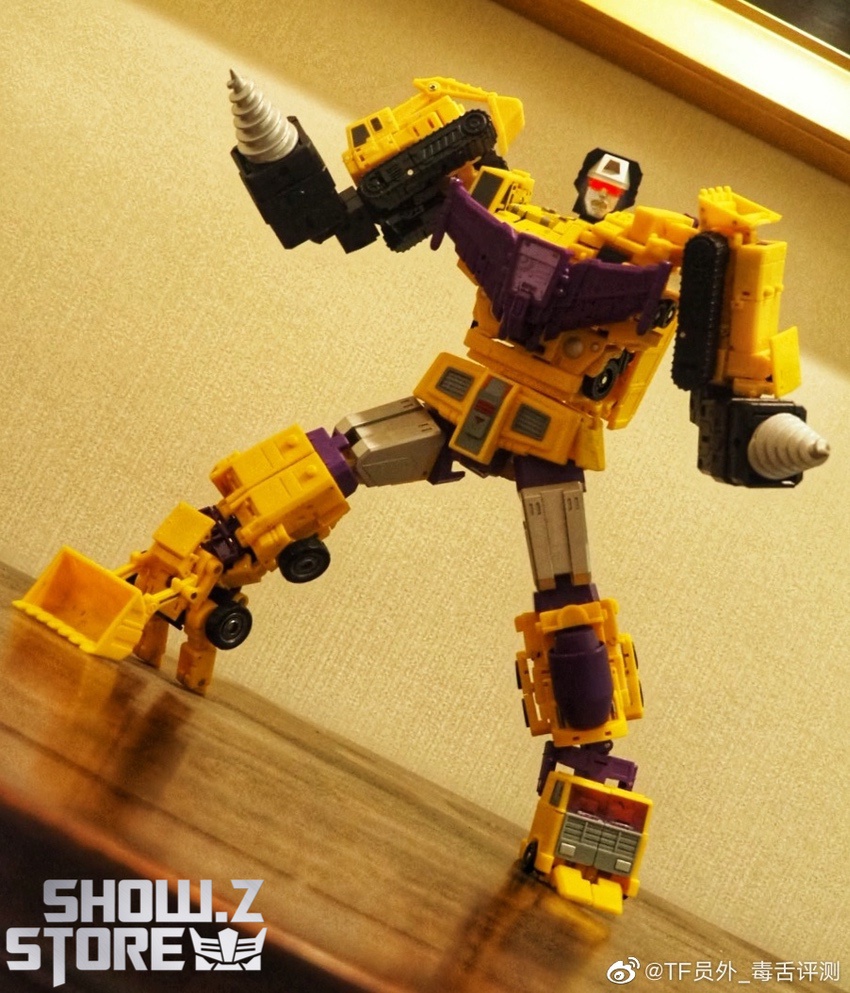Power King Devastator robot sword weapon action pose front view Power King Devastator robot sword weapon action pose front view