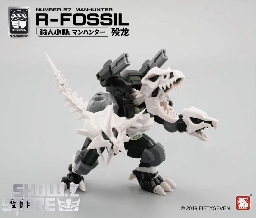 No.57 Man Hunter R-Fossil white black robot standing display No.57 Man Hunter R-Fossil white black robot standing display