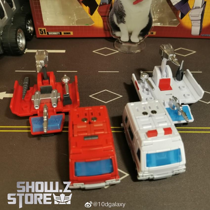 Newage ER Ratchet vehicle mode red white truck transformation Newage ER Ratchet vehicle mode red white truck transformation