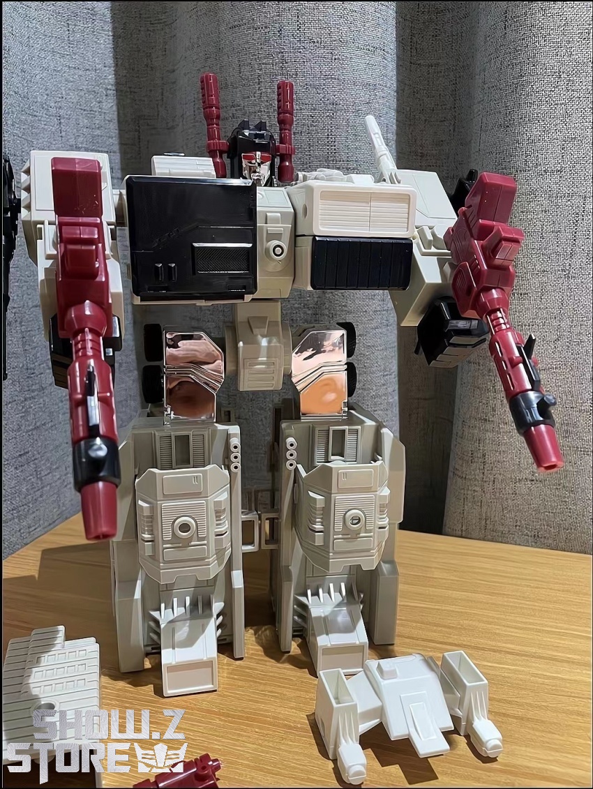 Complete Metroplex set showing scale size complexity and all component pieces Complete Metroplex set showing scale size complexity and all component pieces